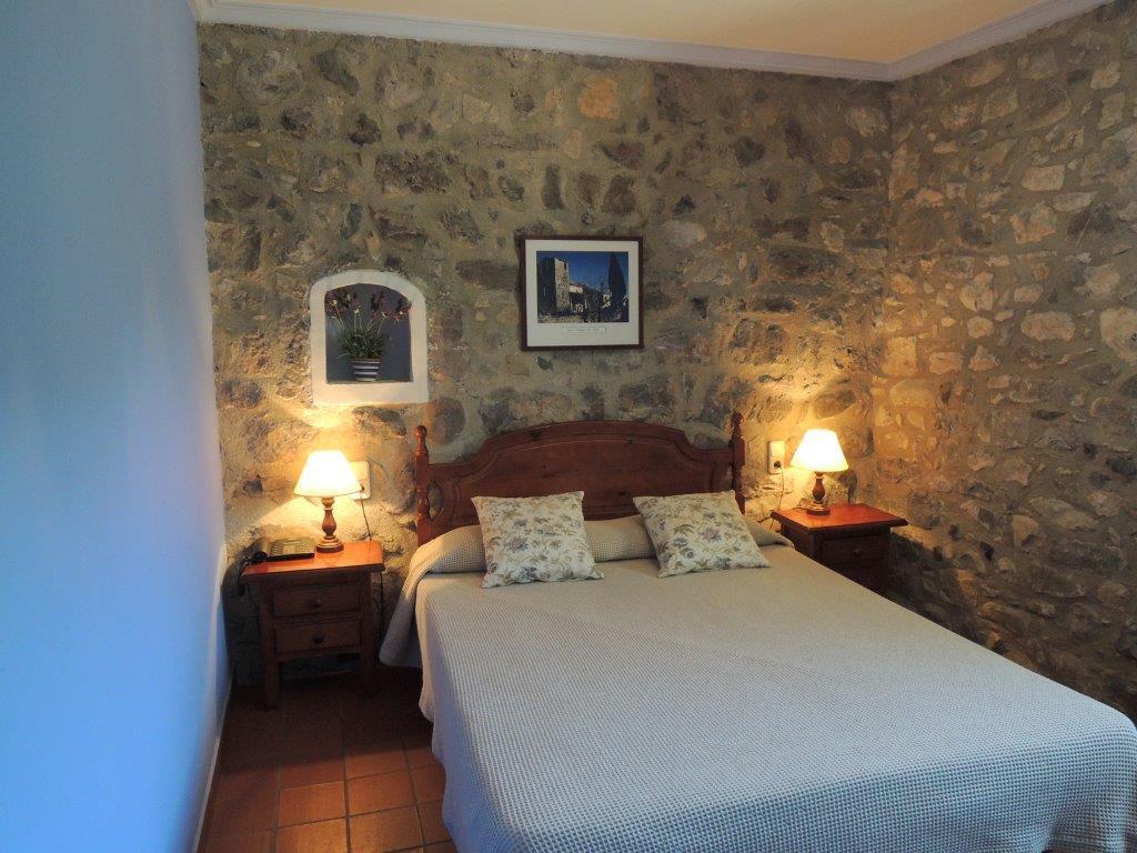 Hostal De La Rovira Oix Esterno foto