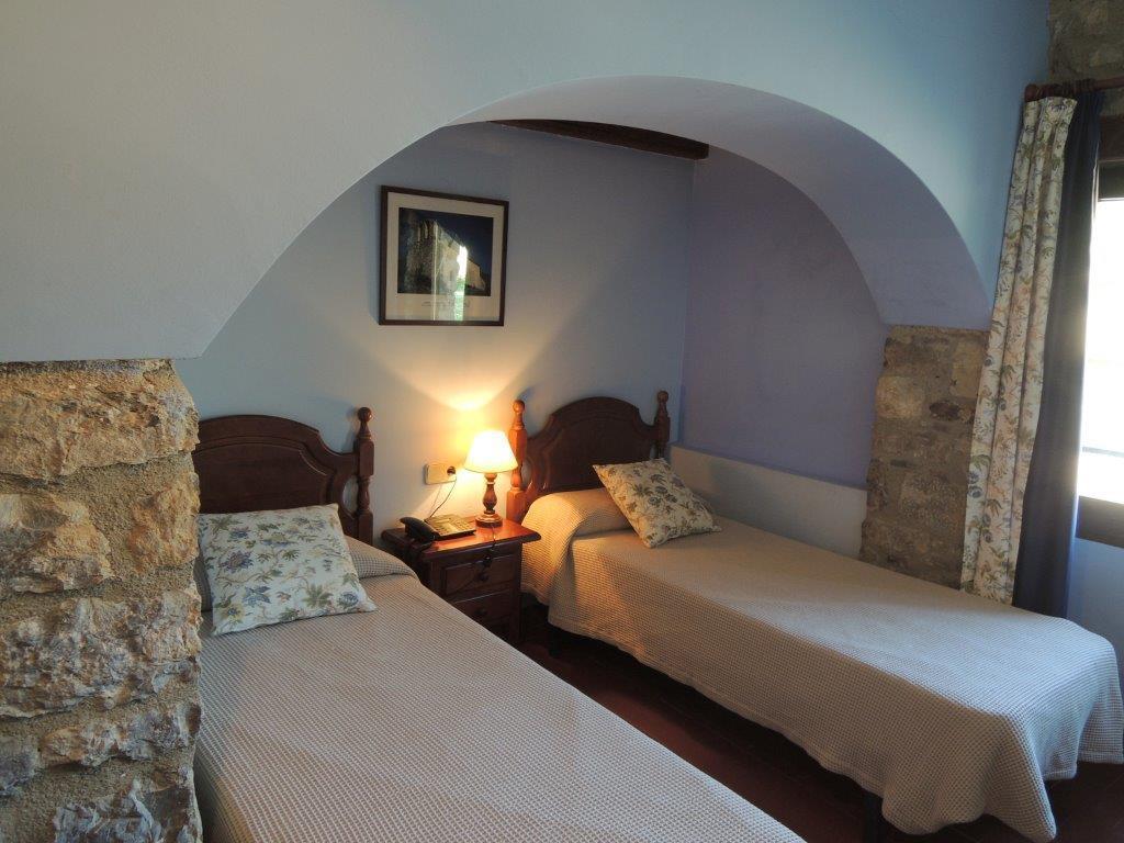 Hostal De La Rovira Oix Esterno foto