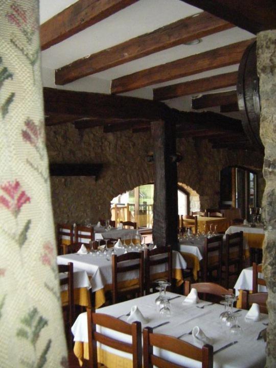 Hostal De La Rovira Oix Esterno foto