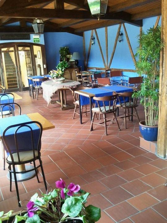 Hostal De La Rovira Oix Esterno foto